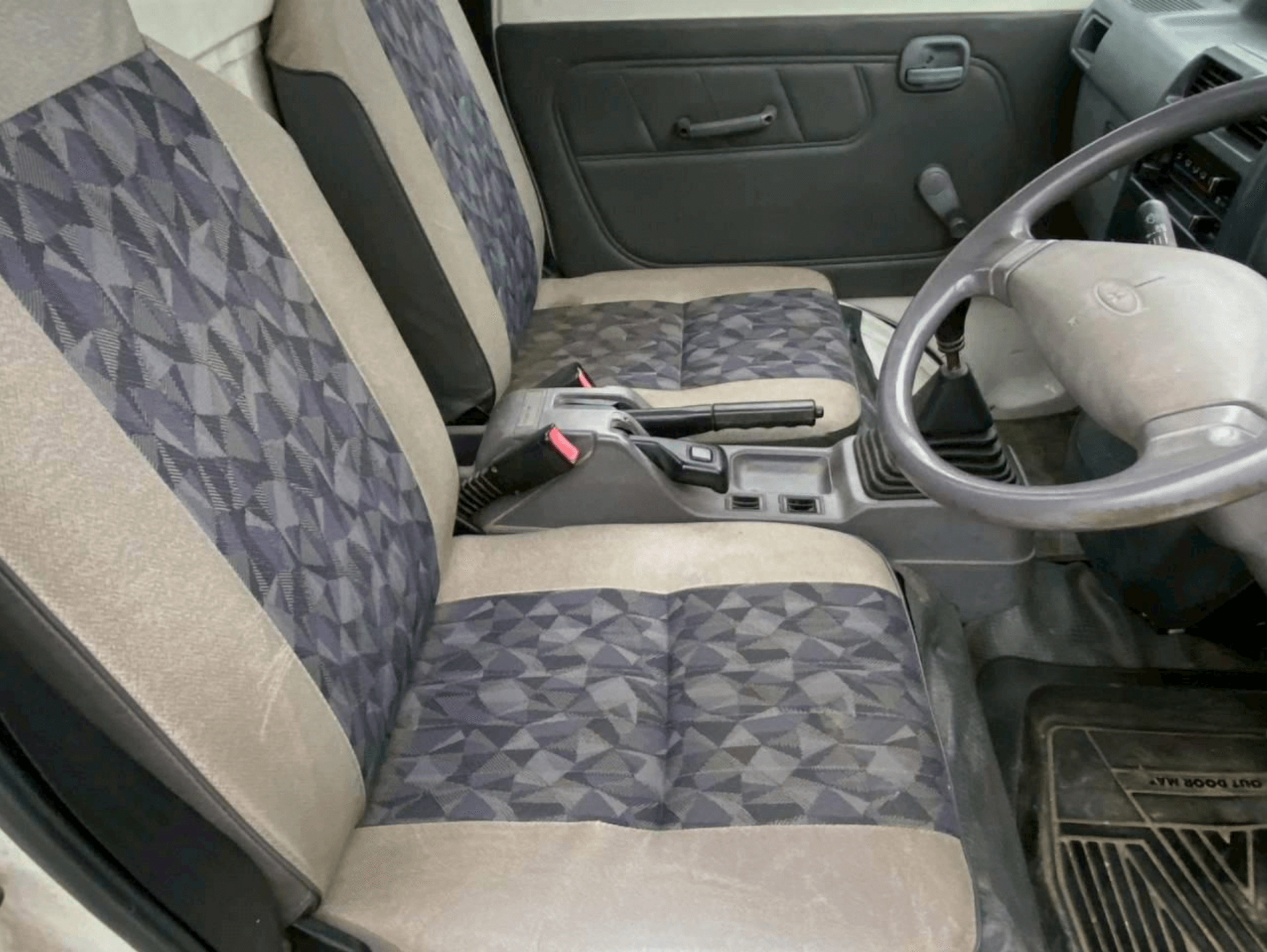 1998 Mitsubishi Minicab JDM car for sale — photo 5 of 25