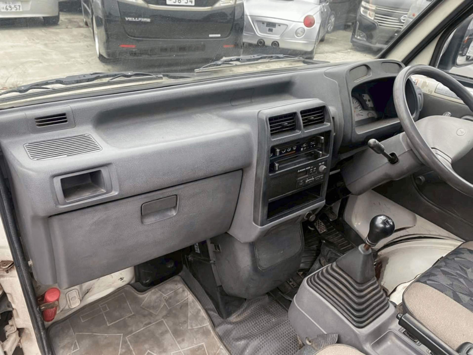1998 Mitsubishi Minicab JDM car for sale — photo 11 of 25