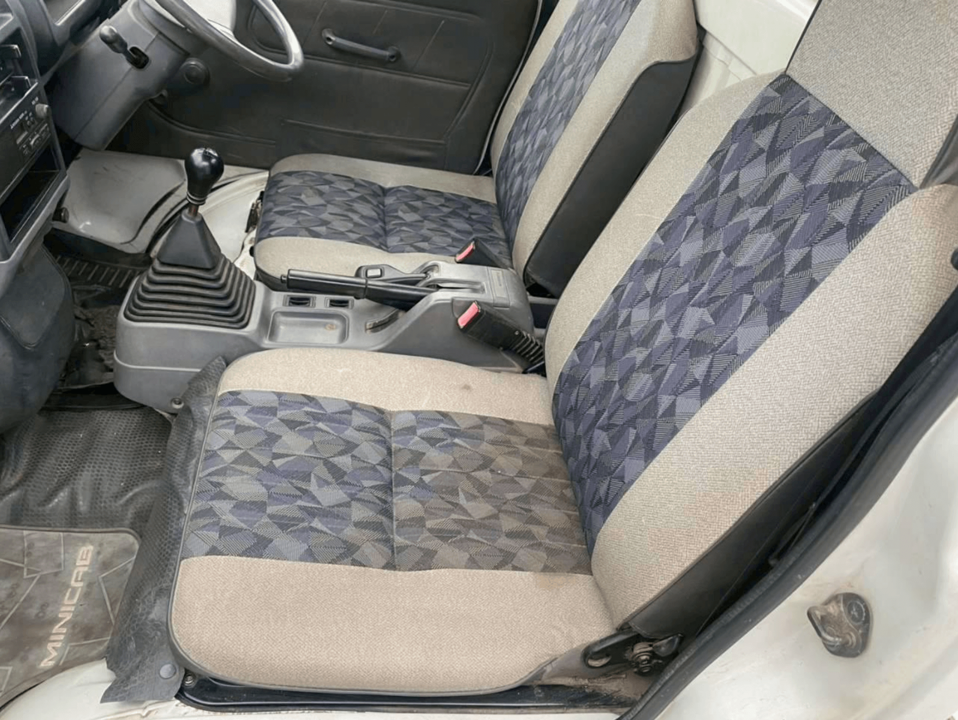 1998 Mitsubishi Minicab JDM car for sale — photo 10 of 25