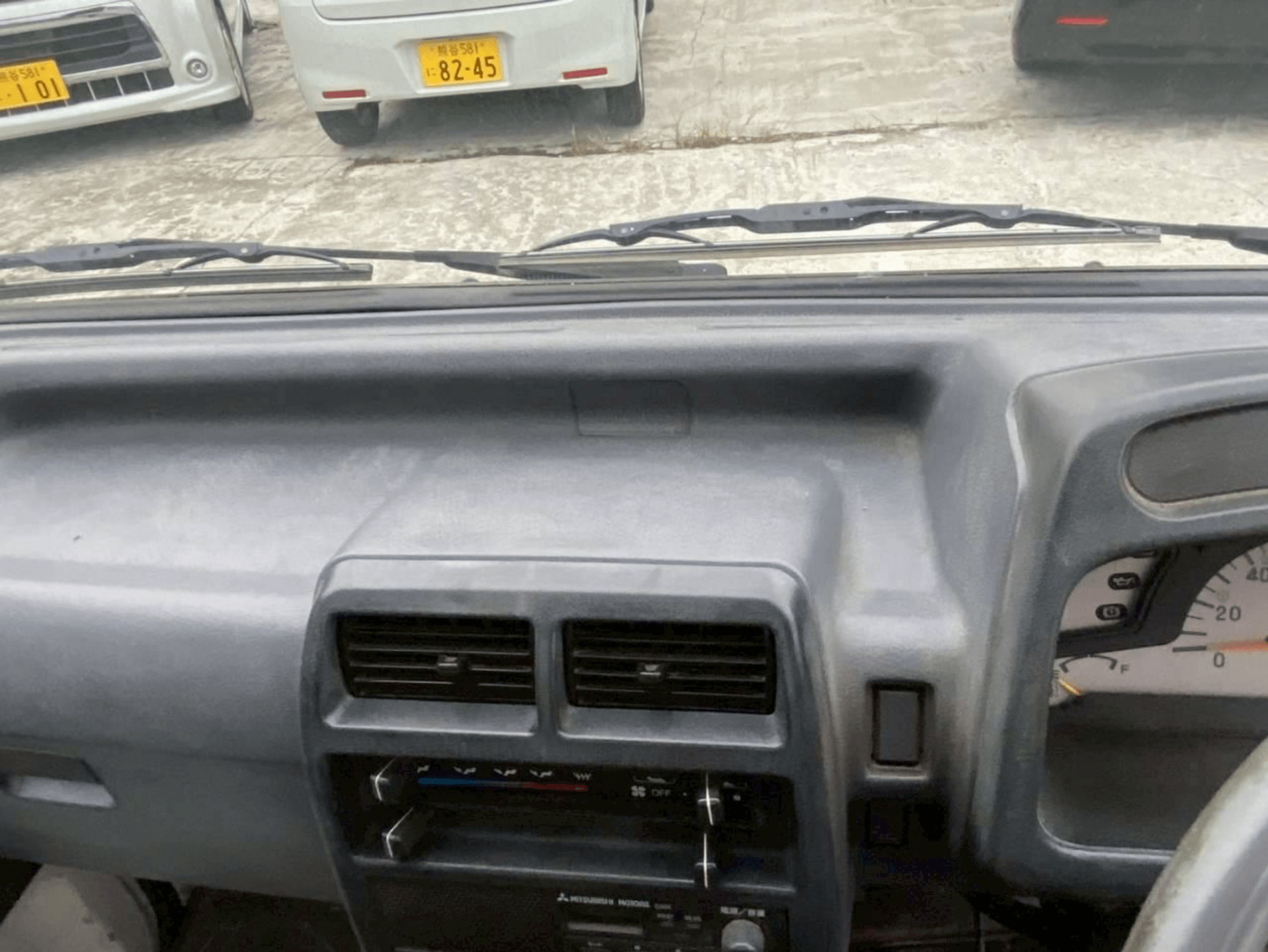 1998 Mitsubishi Minicab JDM car for sale — photo 23 of 25