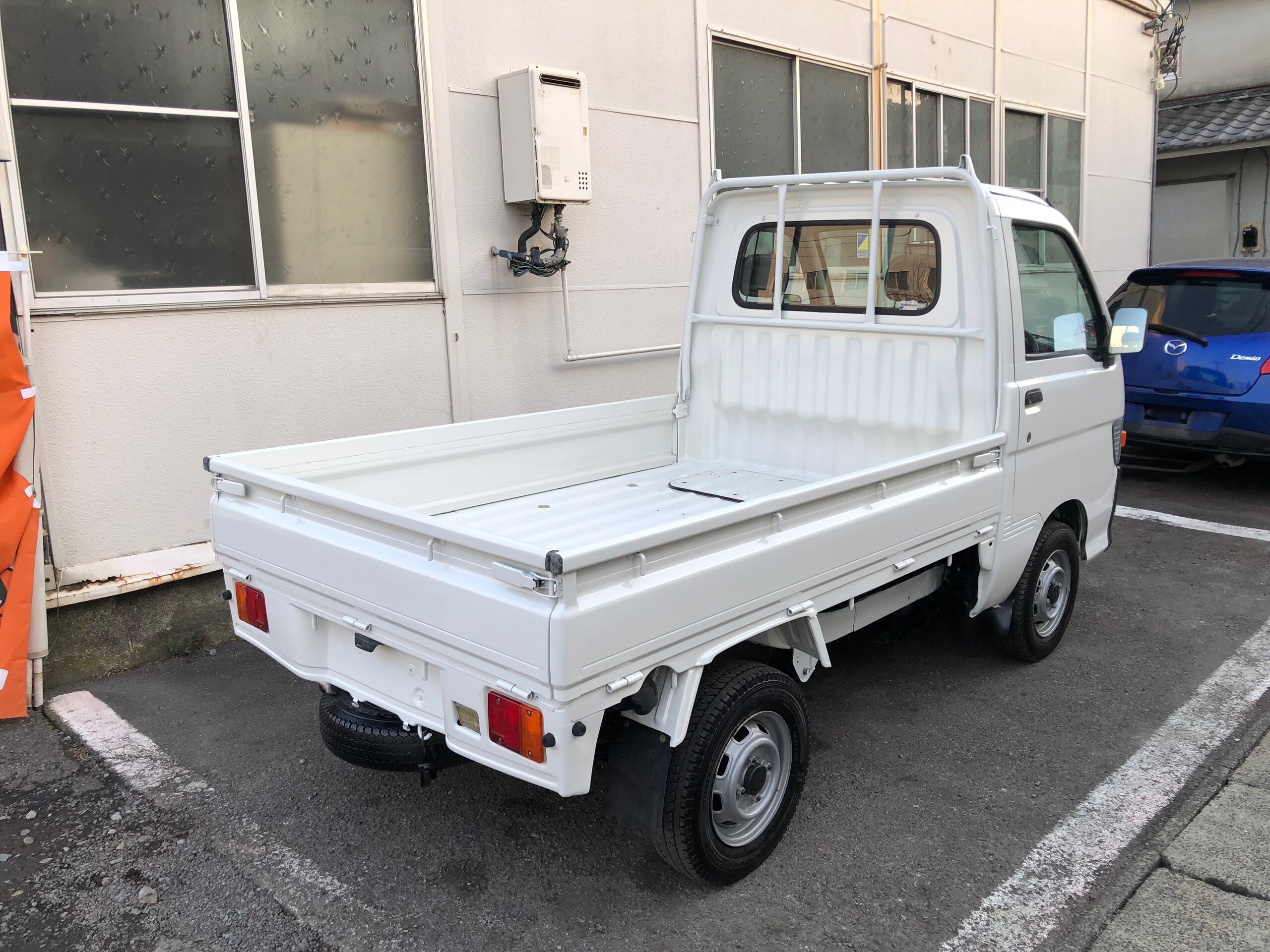 1998 Daihatsu Hijet JDM car for sale — photo 12 of 25
