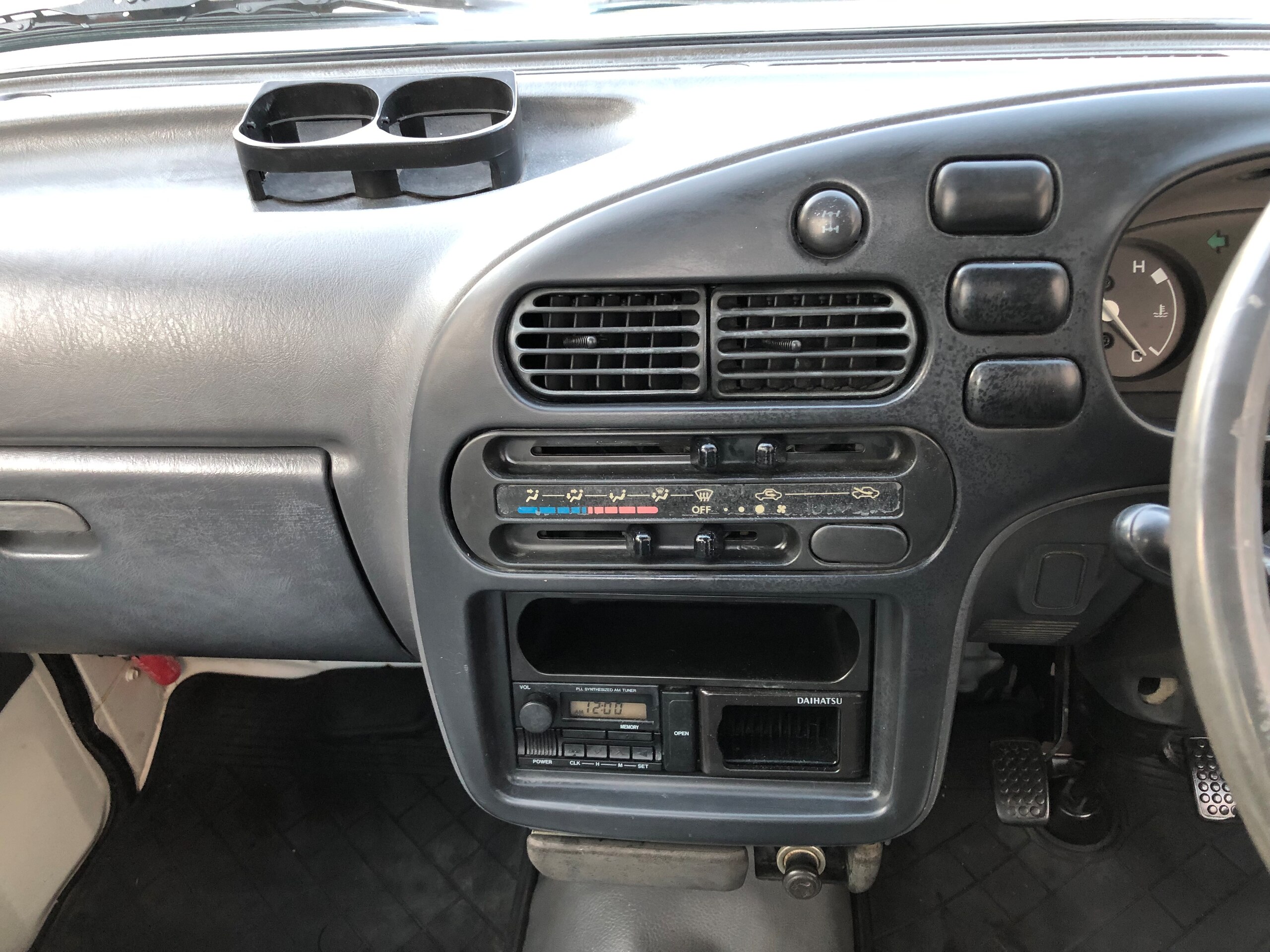 1998 Daihatsu Hijet JDM car for sale — photo 5 of 25