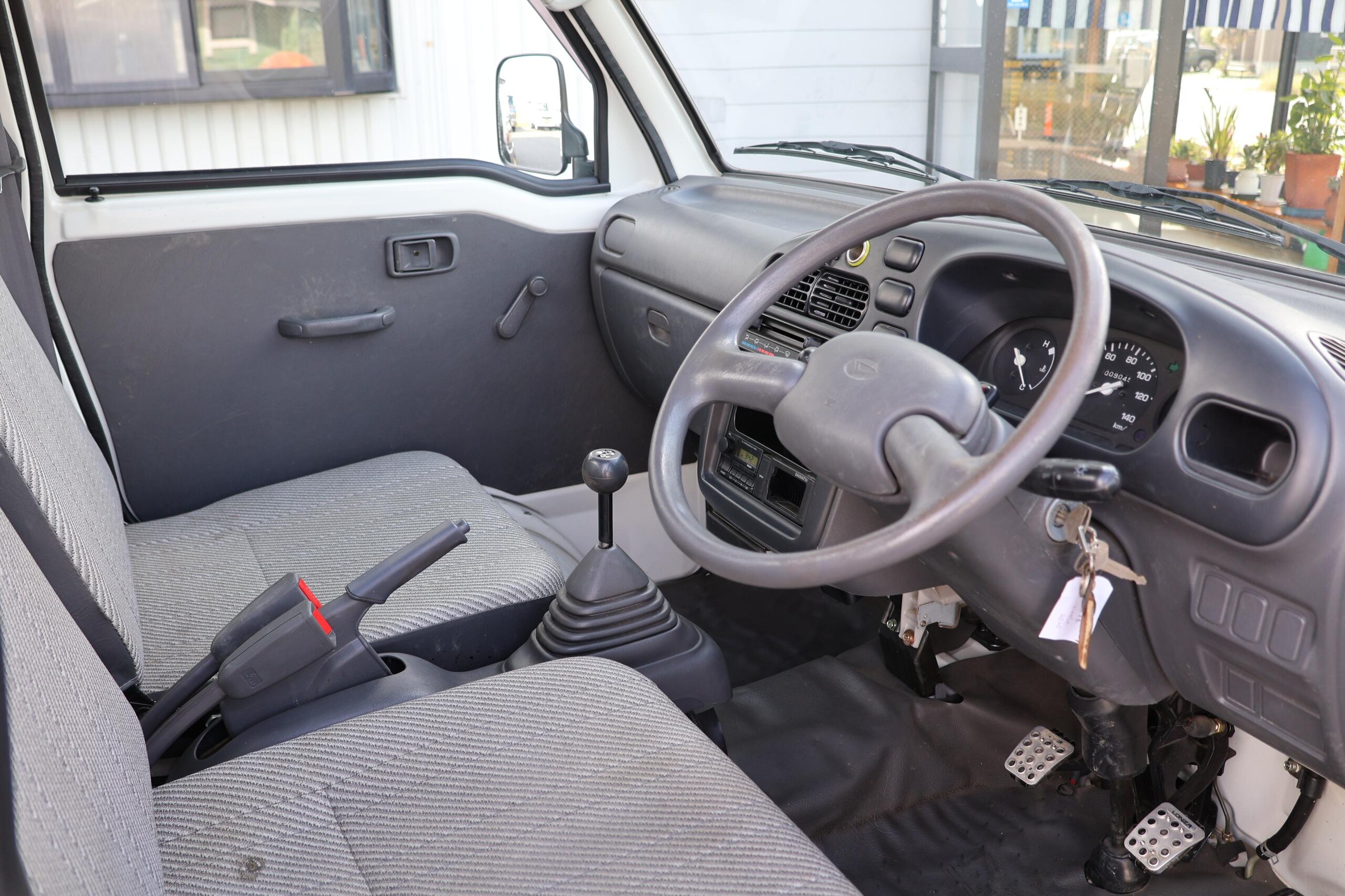 1998 Daihatsu Hijet JDM car for sale — photo 3 of 25