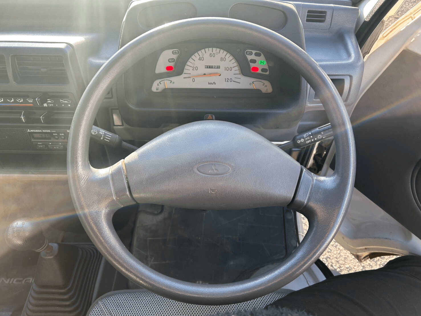 1998 Mitsubishi Minicab JDM car for sale — photo 11 of 23