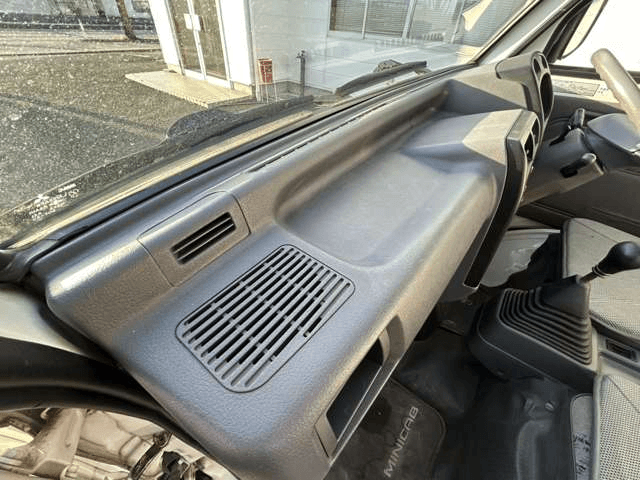 1998 Mitsubishi Minicab JDM car for sale — photo 19 of 23