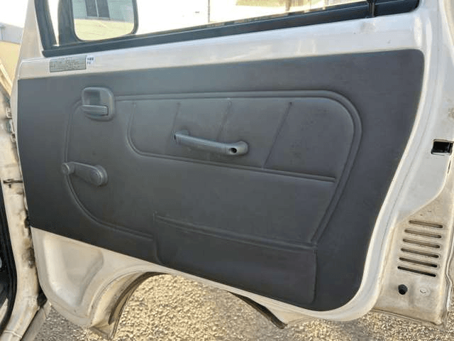 1998 Mitsubishi Minicab JDM car for sale — photo 16 of 23