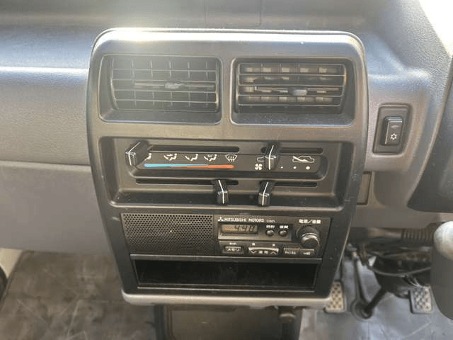 1998 Mitsubishi Minicab JDM car for sale — photo 14 of 23
