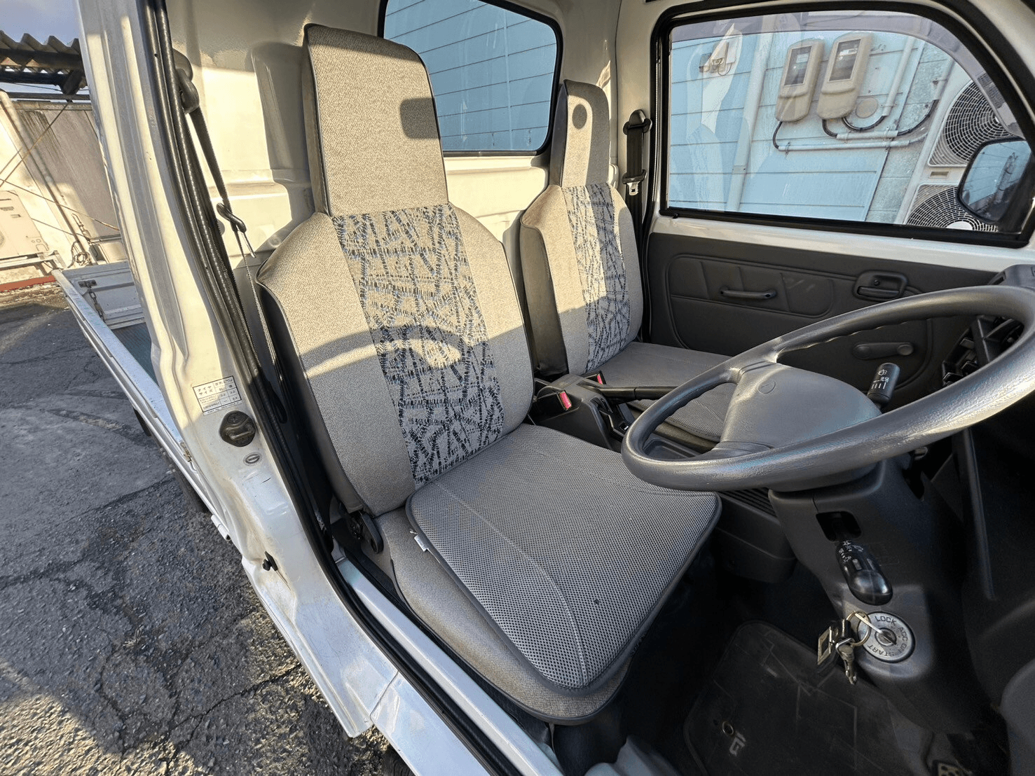 1998 Mitsubishi Minicab JDM car for sale — photo 9 of 23