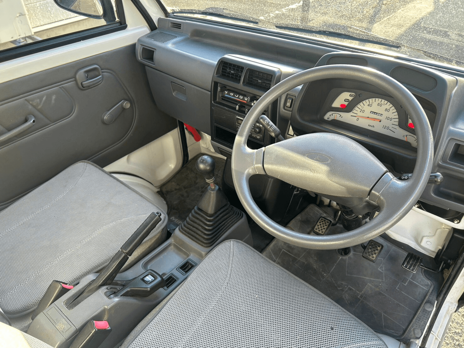 1998 Mitsubishi Minicab JDM car for sale — photo 8 of 23
