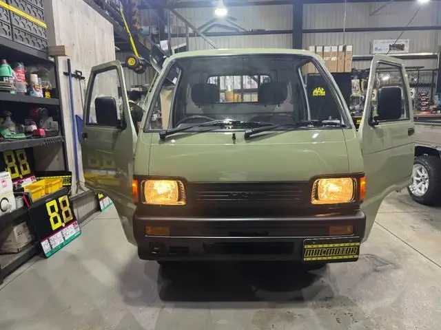 1993 Daihatsu Hijet JDM car for sale — photo 3 of 25
